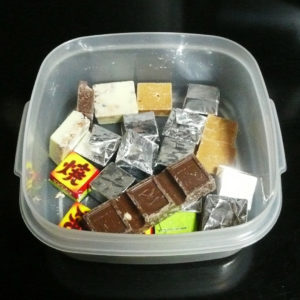 チョコ食べまくり