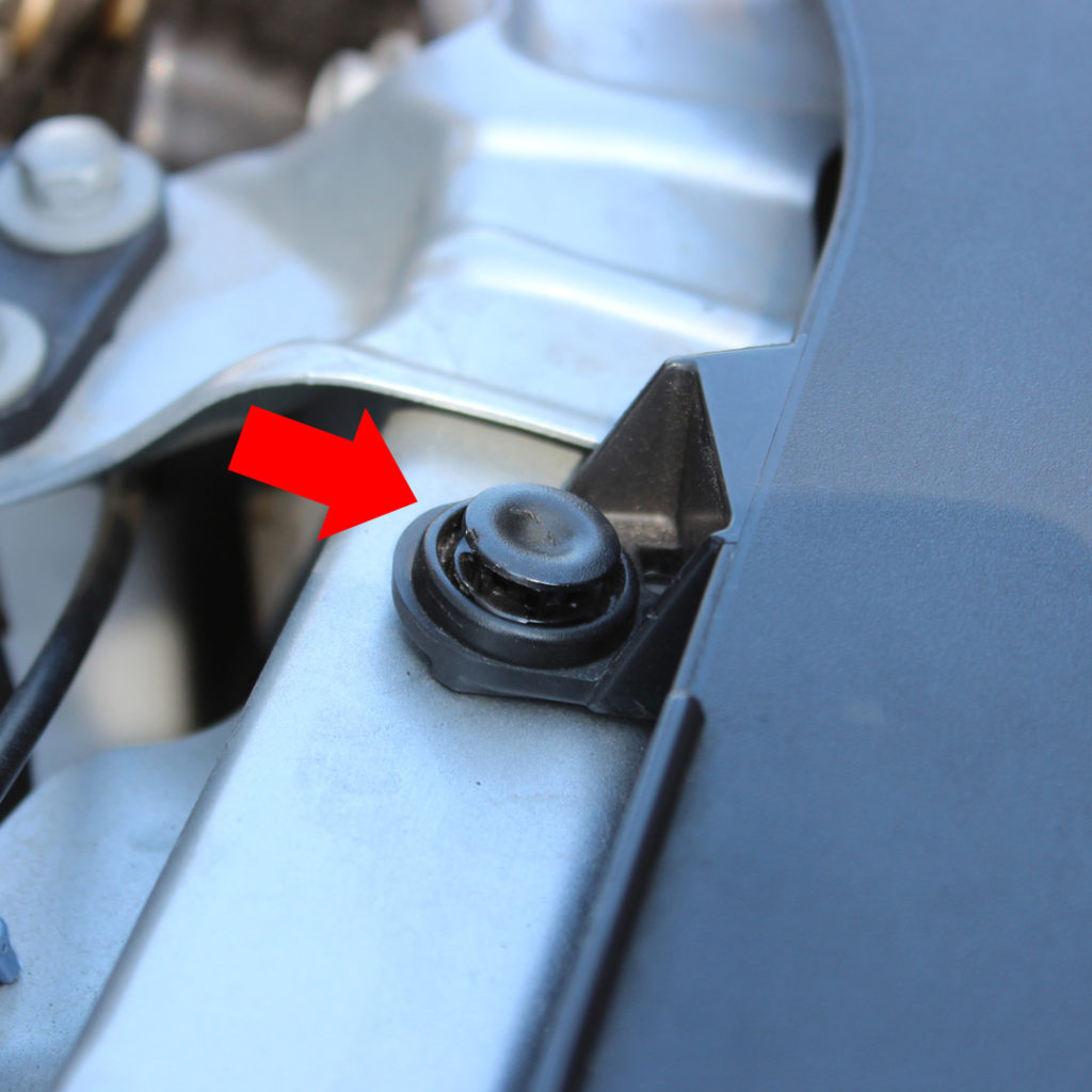 少しクリップの頭が出た