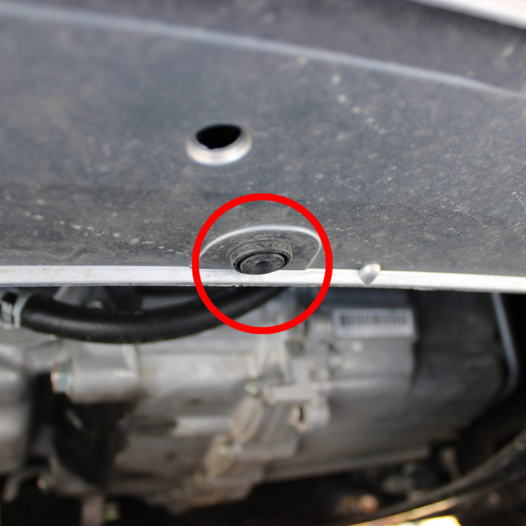 バンパー底のクリップを外す