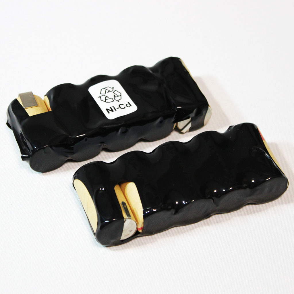 取り外したバッテリー