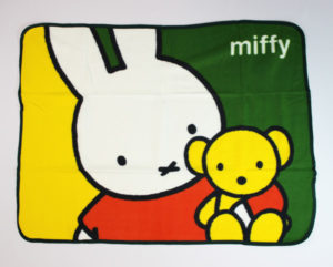 ミッフィーのフリースブランケット【ヤフオク】