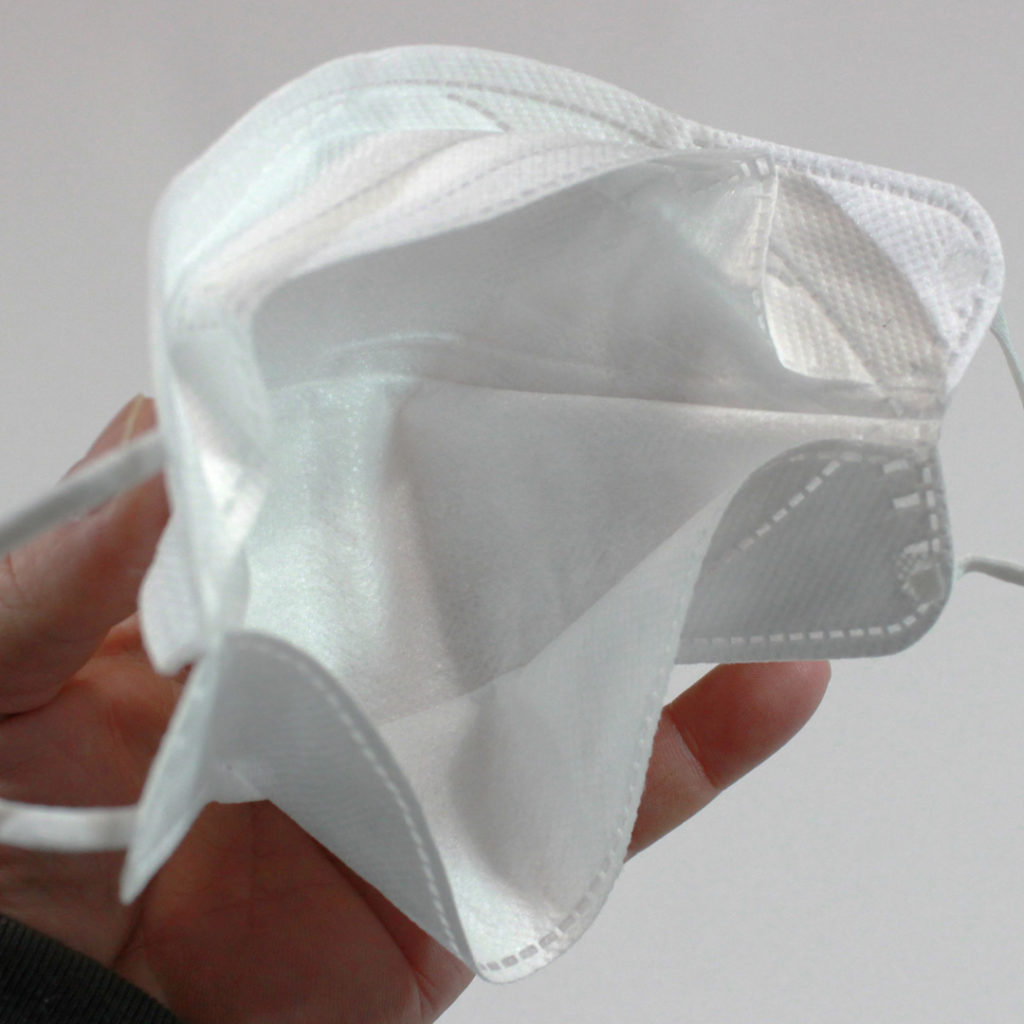 セリア　3D空間折り畳み式マスク　顔側