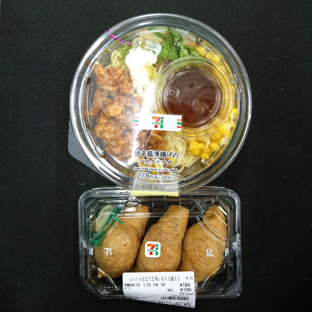 甘辛鶏唐揚げのパスタサラダ　278円　ふっくら仕立て三角いなり　184円