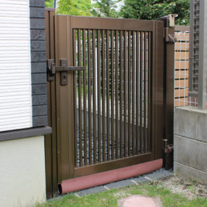 裏口の門扉に猫侵入対策をDIY①