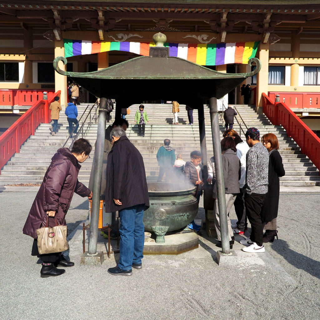 成田山不動寺の香炉
