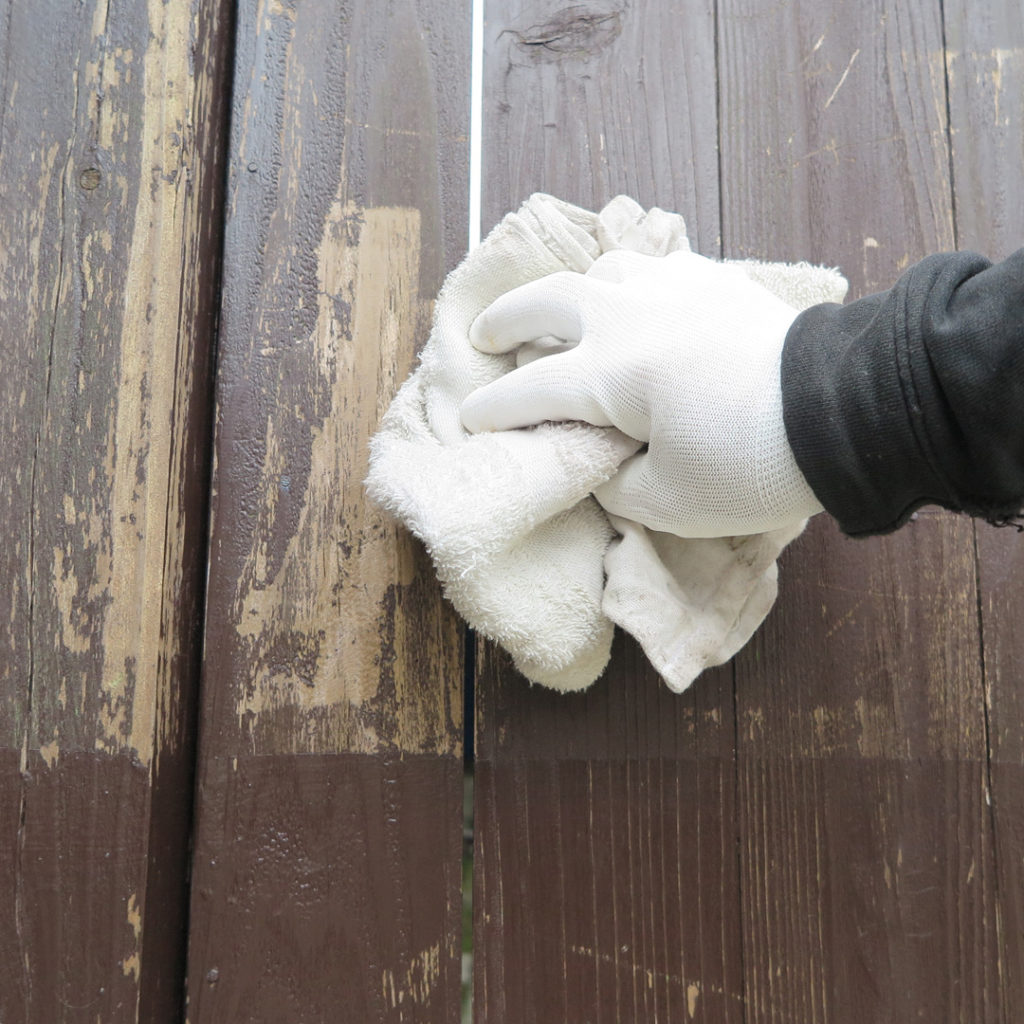 水分や埃を拭き取る