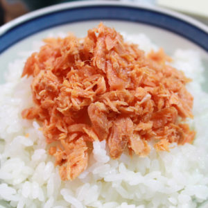 お弁当やご飯のお供に、焼さけ&とりそぼろ