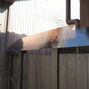 扉にネコ返しをDIYで設置、猫の侵入を阻止