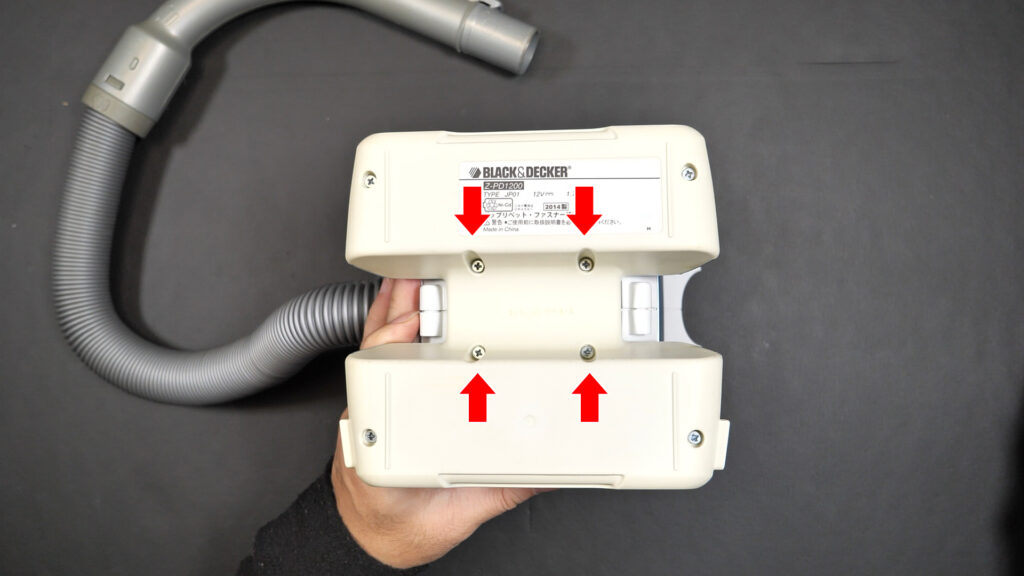 第一世代のバッテリーパック固定ネジ4本