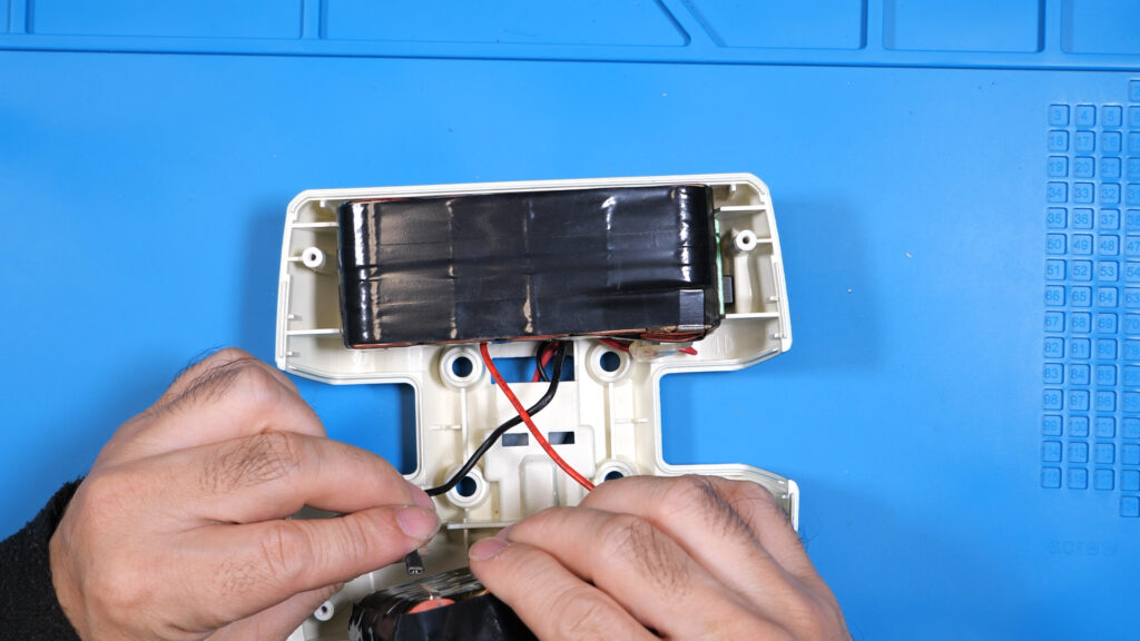 絶縁テープを巻いて接続端子に接続