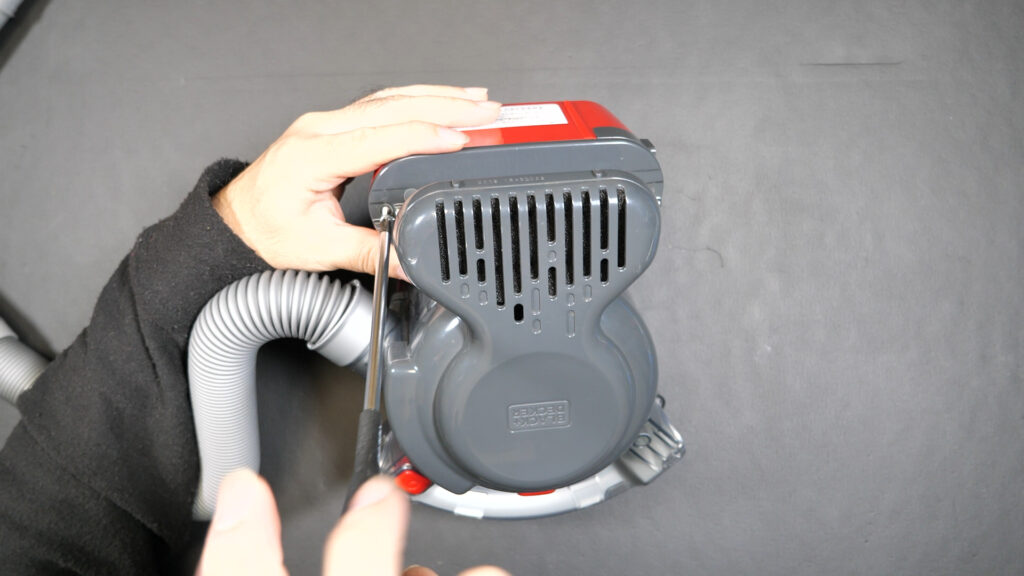 カバーの固定ネジ2本を外す