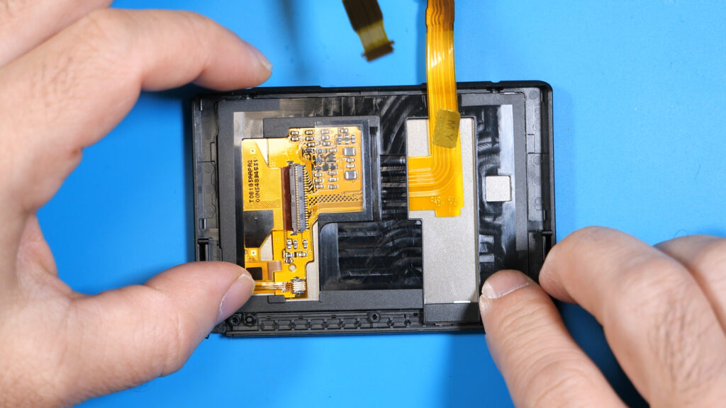 プラスチックの枠を固定する