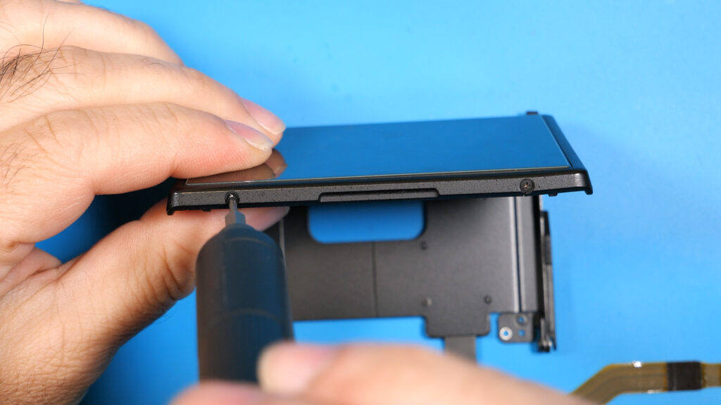 ネジ2本を締める