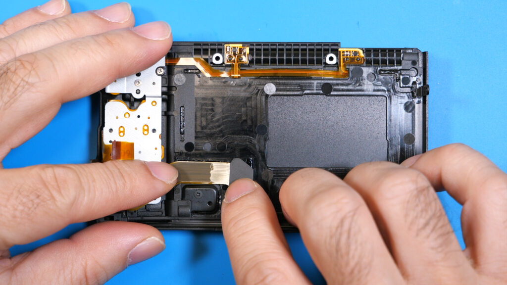 フレキシブル基板を固定する